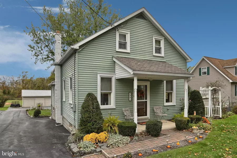 5541 ELIZABETHTOWN RD, Lawn, PA 17041