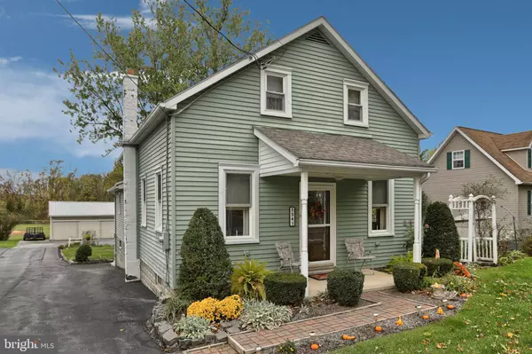 5541 ELIZABETHTOWN RD, Lawn, PA 17041