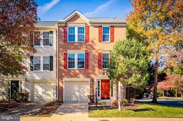 7495 GADSBY SQ, Alexandria, VA 22315