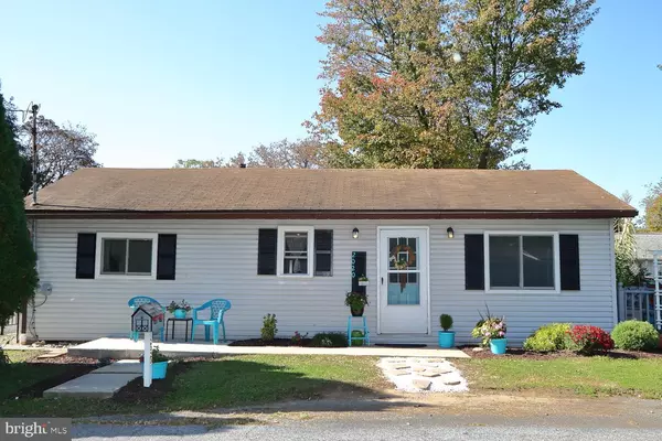 2020 LEINBAUGH AVE, Lebanon, PA 17042