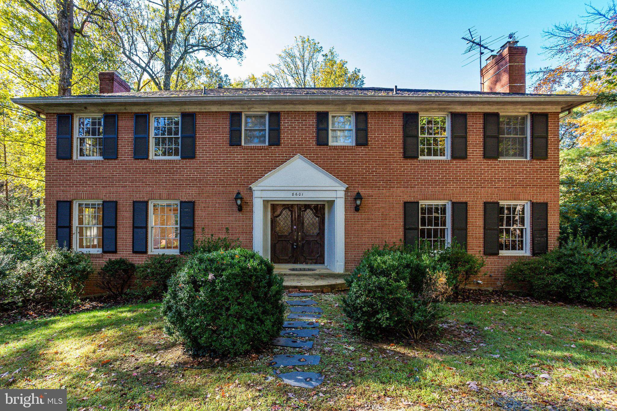 8601 BROOK RD, Mclean, VA 22102
