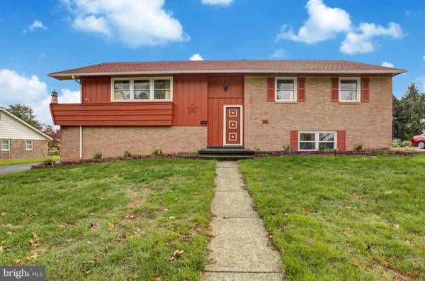 1633 SHERWOOD RD, Wyomissing, PA 19610