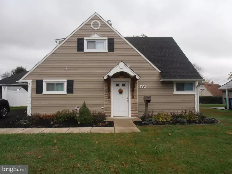 40 RAVINE LN, Levittown, PA 19055