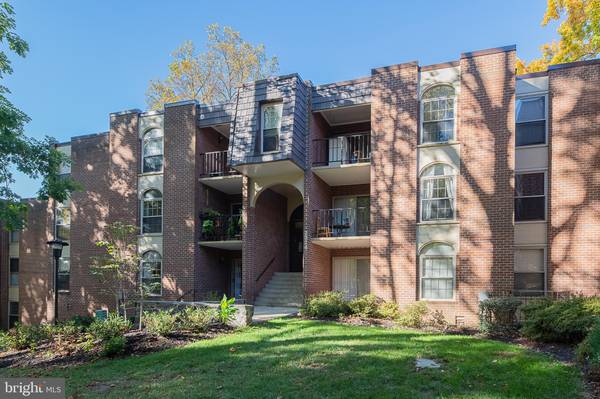 3324 WOODBURN VILLAGE DR #22, Annandale, VA 22003