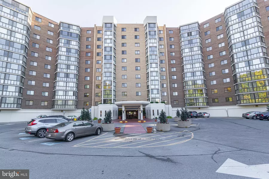 15100 INTERLACHEN DR #4-208, Silver Spring, MD 20906