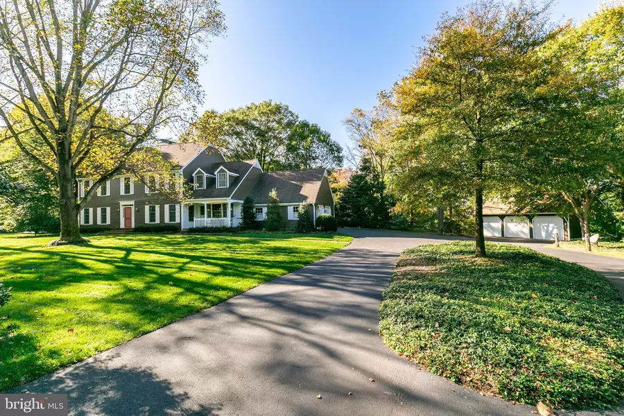 3 APPLE LN, Moorestown, NJ 08057