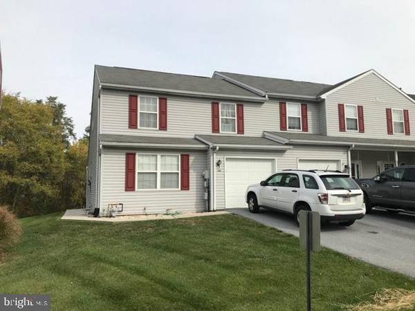 1067 WOODED POND DR, Harrisburg, PA 17111