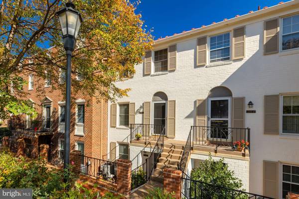 3249 SUTTON PL NW #A, Washington, DC 20016