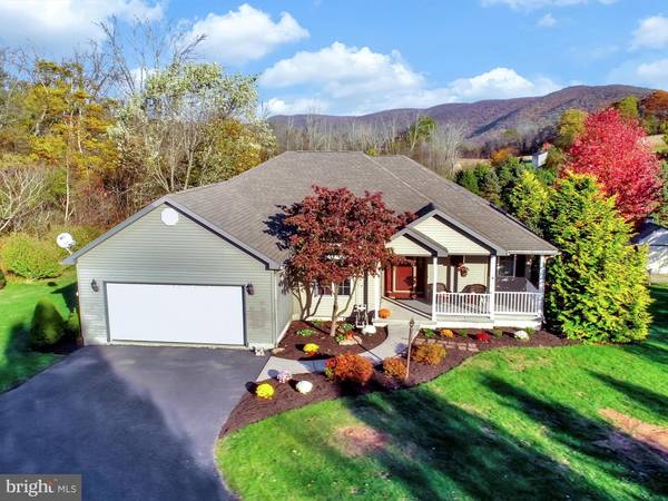 8 SPARROW HAWK DR, Orwigsburg, PA 17961