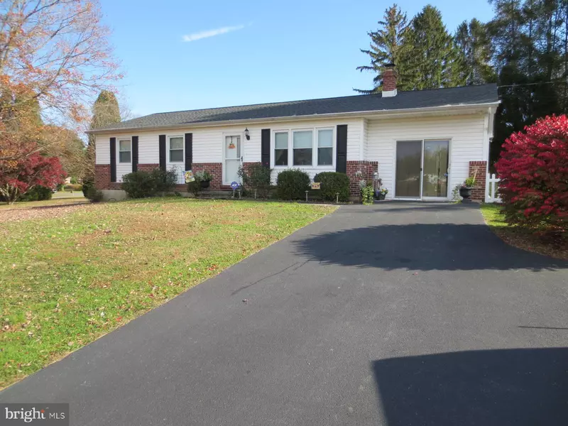 2 BENTLEY RD, West Grove, PA 19390