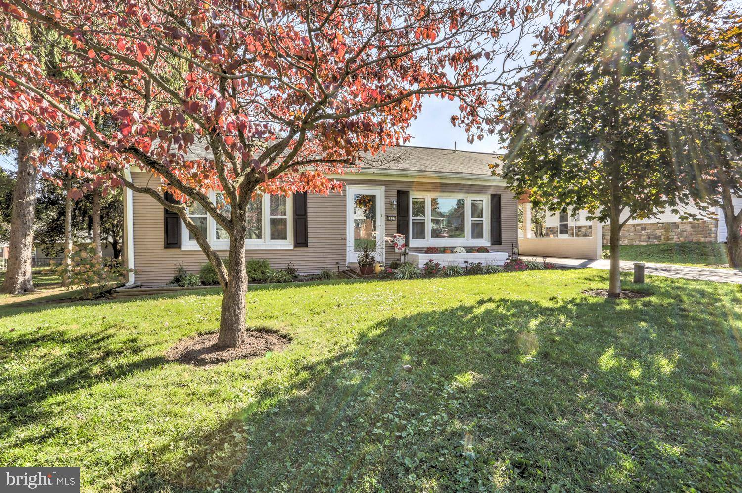 1127 KENNETH DR, Lancaster, PA 17601