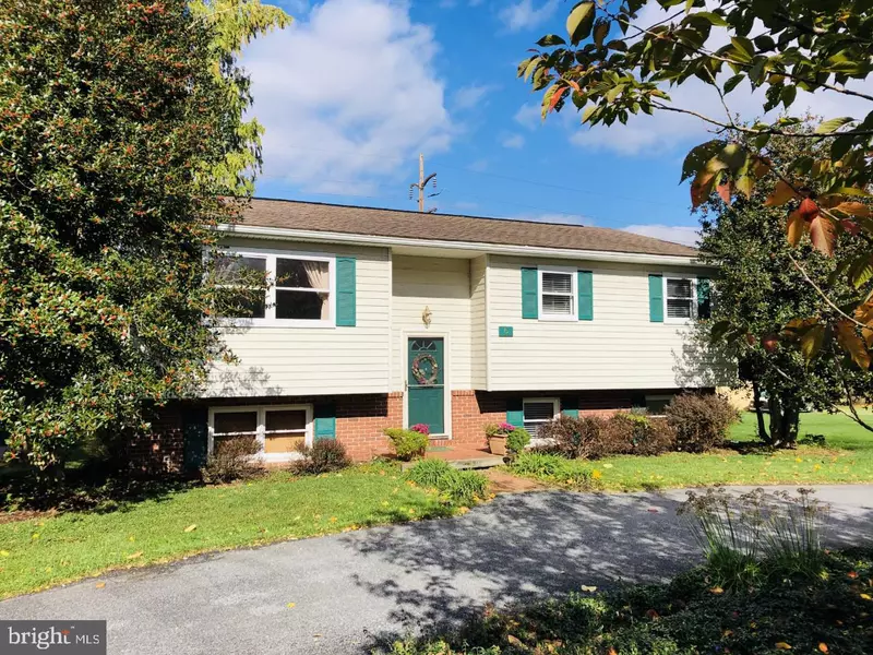 6 CEDAR RD, Mechanicsburg, PA 17055