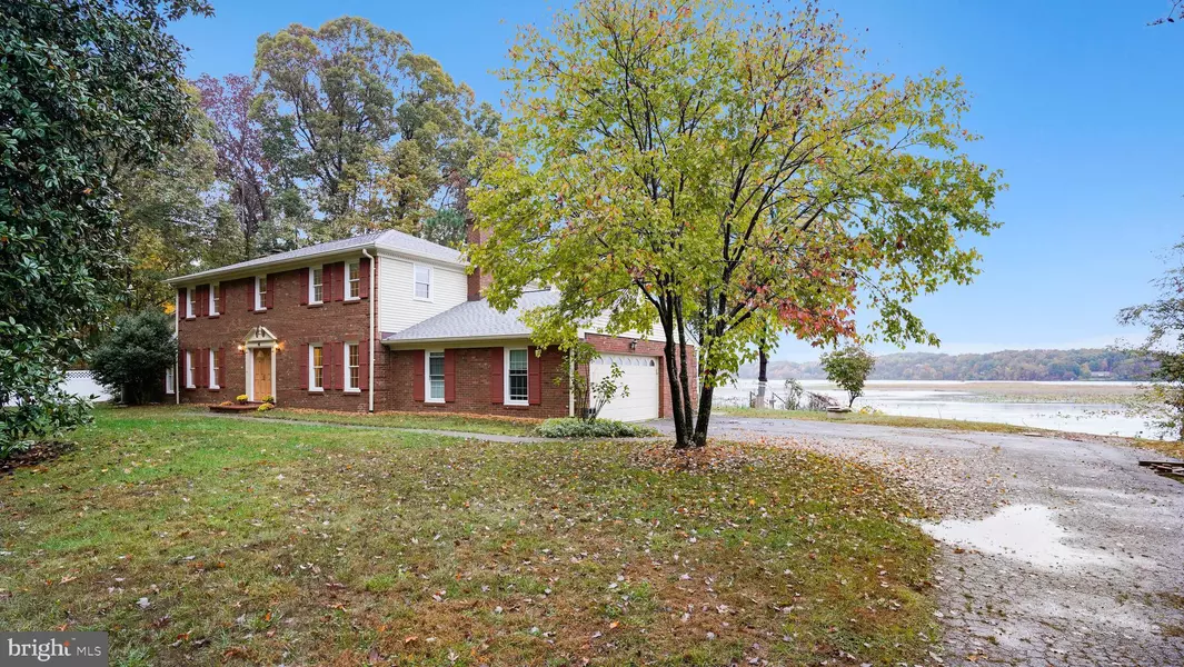 3142 LOOKOUT POINT CT, Triangle, VA 22172