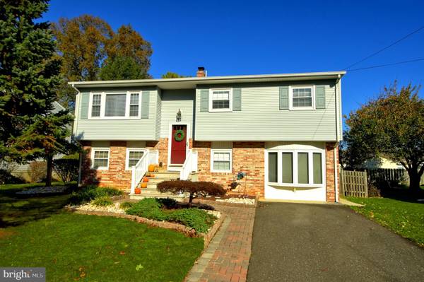 66 LAKEVIEW DR, Allentown, NJ 08501