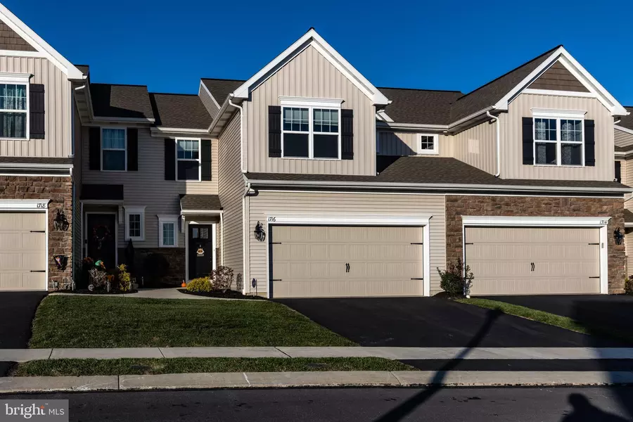 1716 HARALSON DR, Mechanicsburg, PA 17055