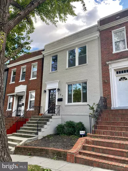 207 ASCOT PL NE, Washington, DC 20002