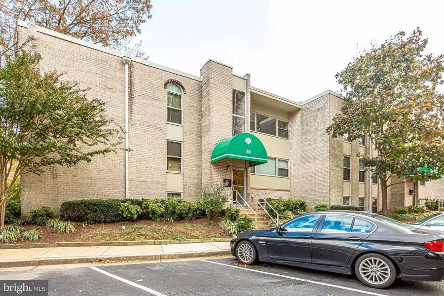 39 CANTERBURY SQ #302, Alexandria, VA 22304