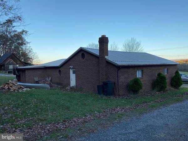 24 GRAND VIEW TER, Berkeley Springs, WV 25411