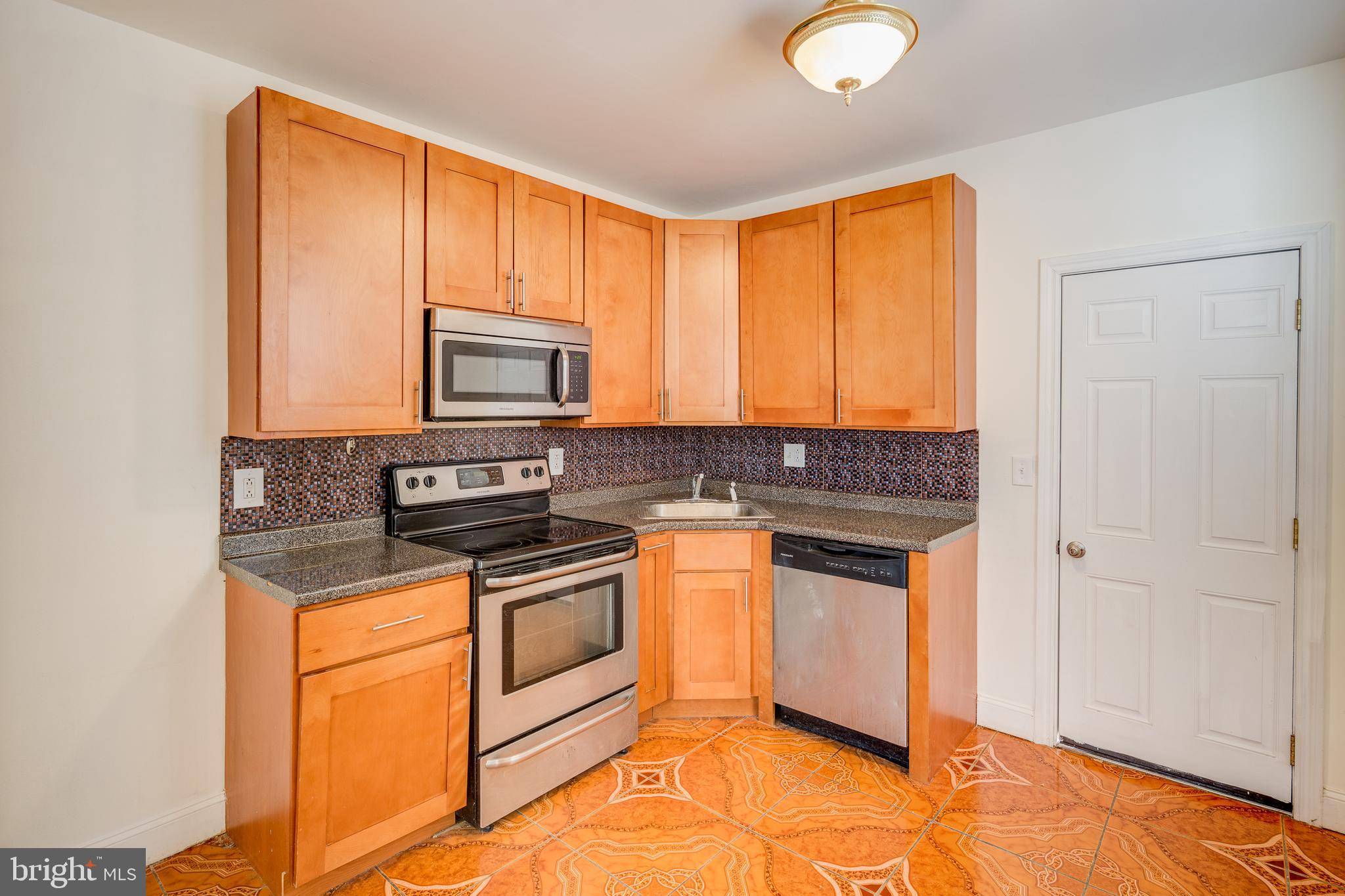 Philadelphia, PA 19120,214 LINTON ST