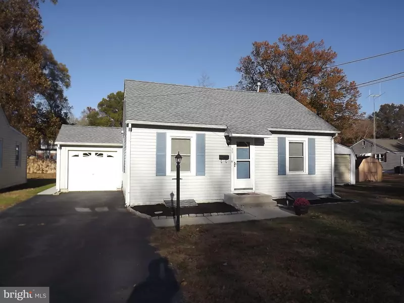 39 PINEWOOD AVE, Carneys Point, NJ 08069