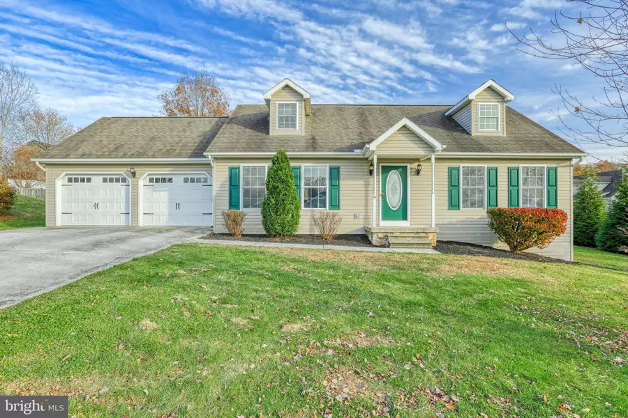 4 WHISPERING HOPE ST, Dillsburg, PA 17019