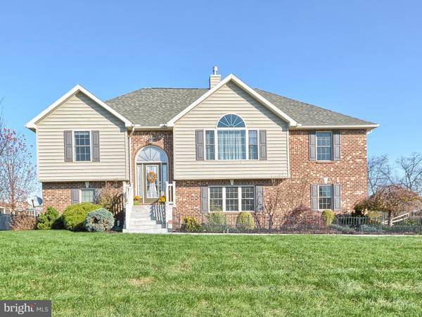 931 LINDIA DR, Chambersburg, PA 17202