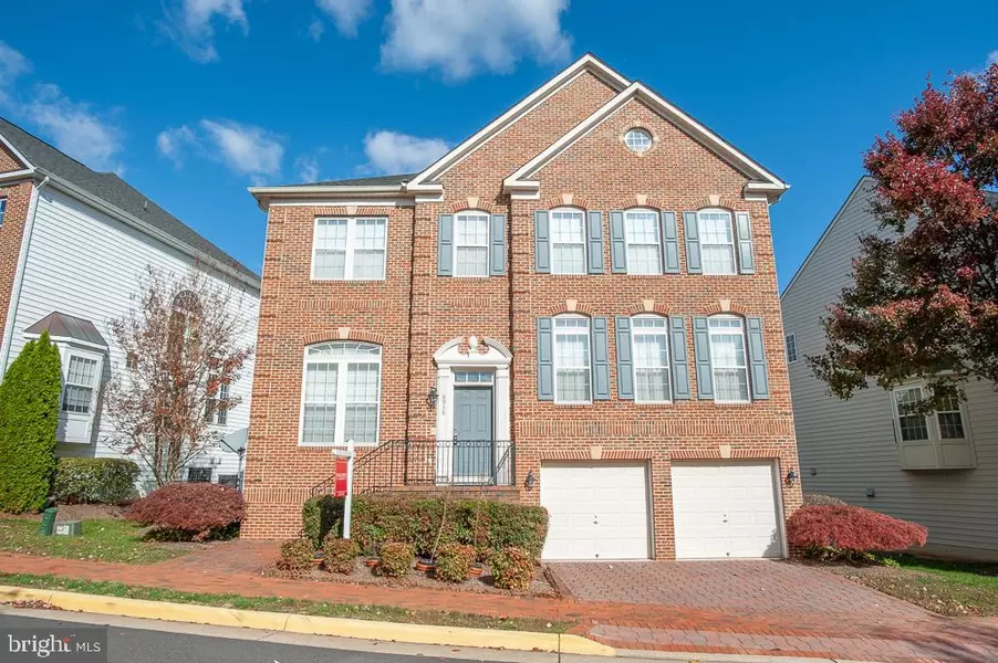 6938 INLET COVE DR, Fort Belvoir, VA 22060