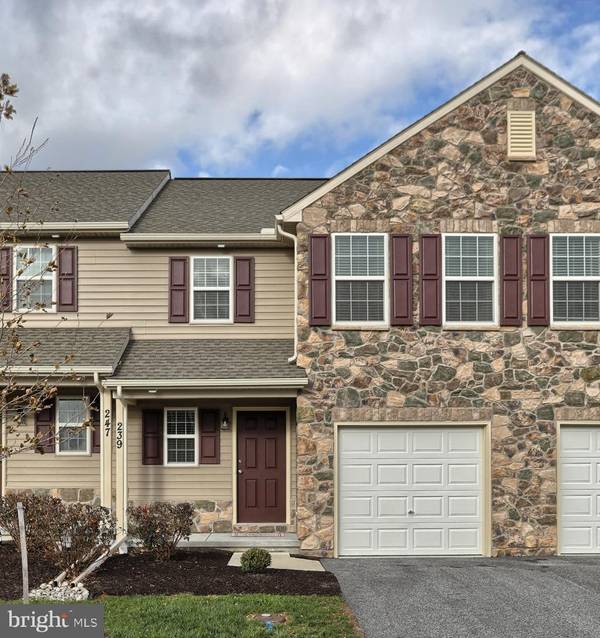 239 S VILLAGE CIR, Palmyra, PA 17078