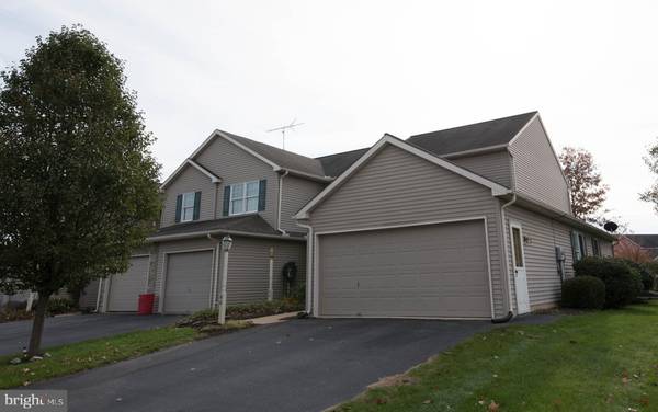 66 PEBBLE CREEK DR, Lititz, PA 17543