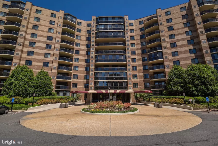 8370 GREENSBORO DR #317, Mclean, VA 22102