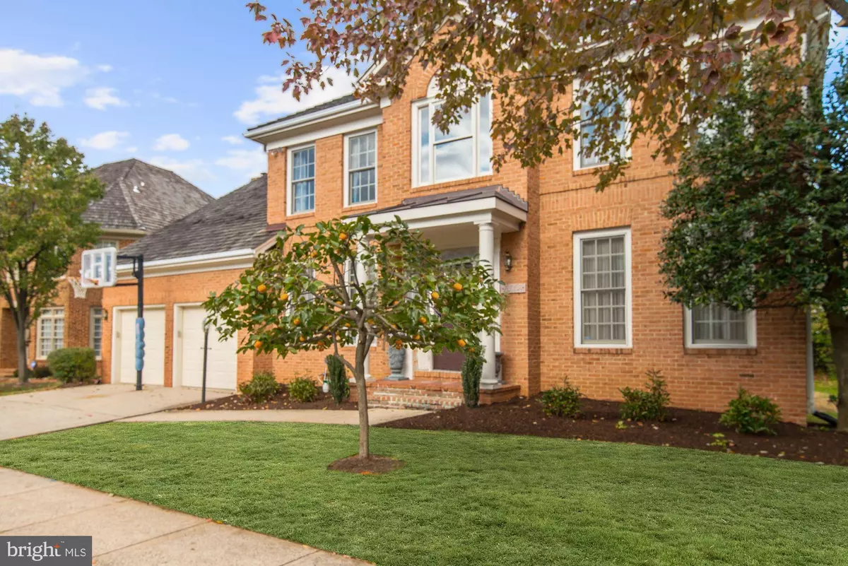 Vienna, VA 22182,8152 SILVERBERRY WAY