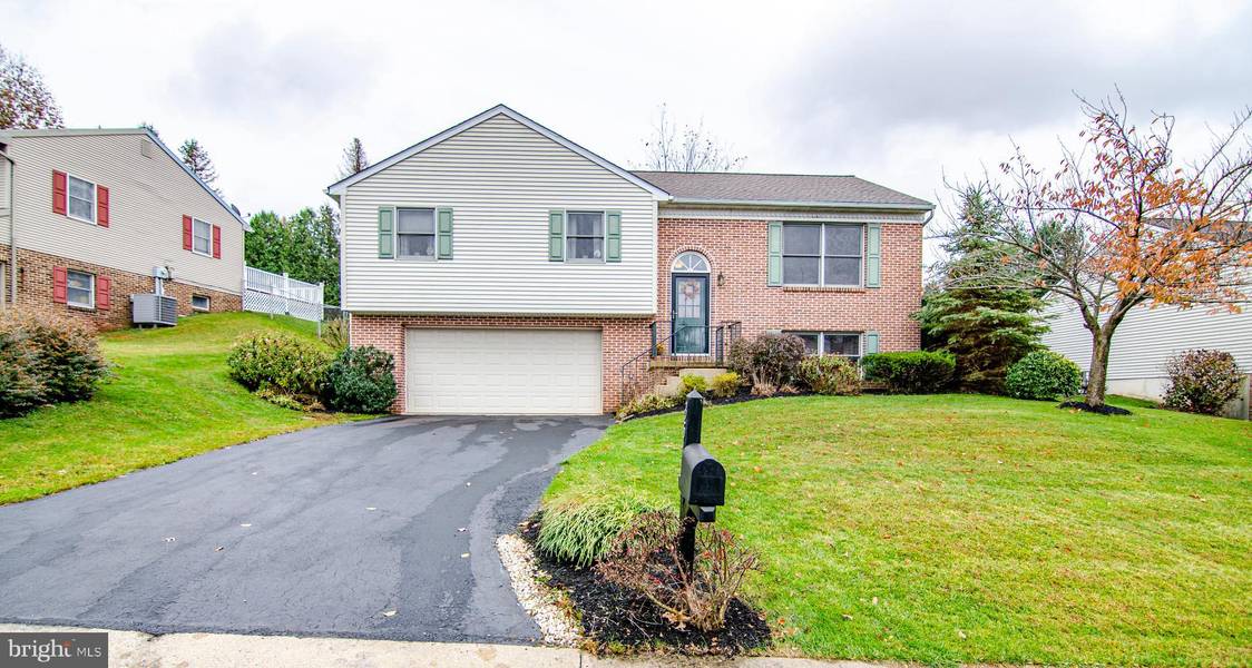 35 CHAPEL VIEW DR, Reinholds, PA 17569