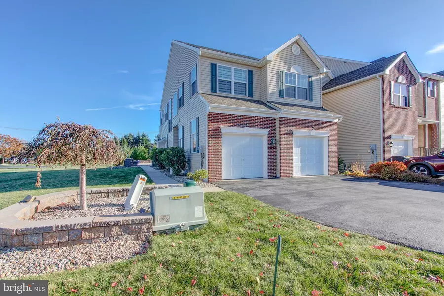 5304 SPRING RIDGE DR E, Macungie, PA 18062