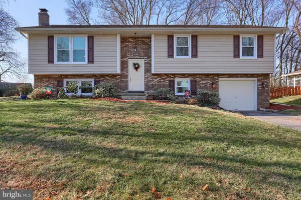 35 OAKWOOD AVE, Mechanicsburg, PA 17055