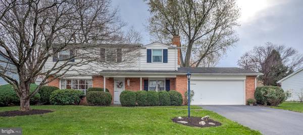 8 BELVEDERE DR, Mechanicsburg, PA 17055