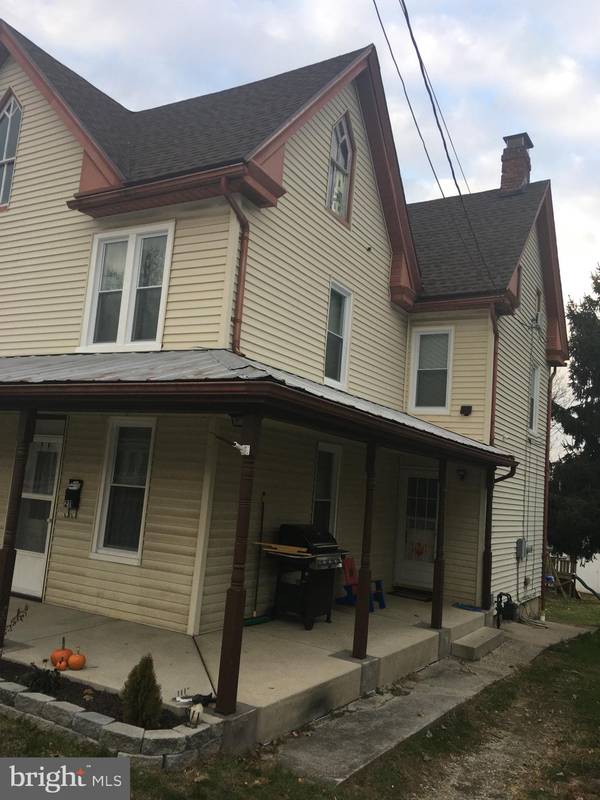 211 N MAIN ST, Jacobus, PA 17407