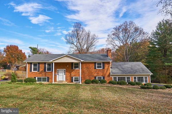 3209 FOX MILL RD, Oakton, VA 22124