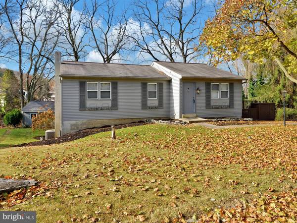 870 HILLTOP DR, Mount Joy, PA 17552