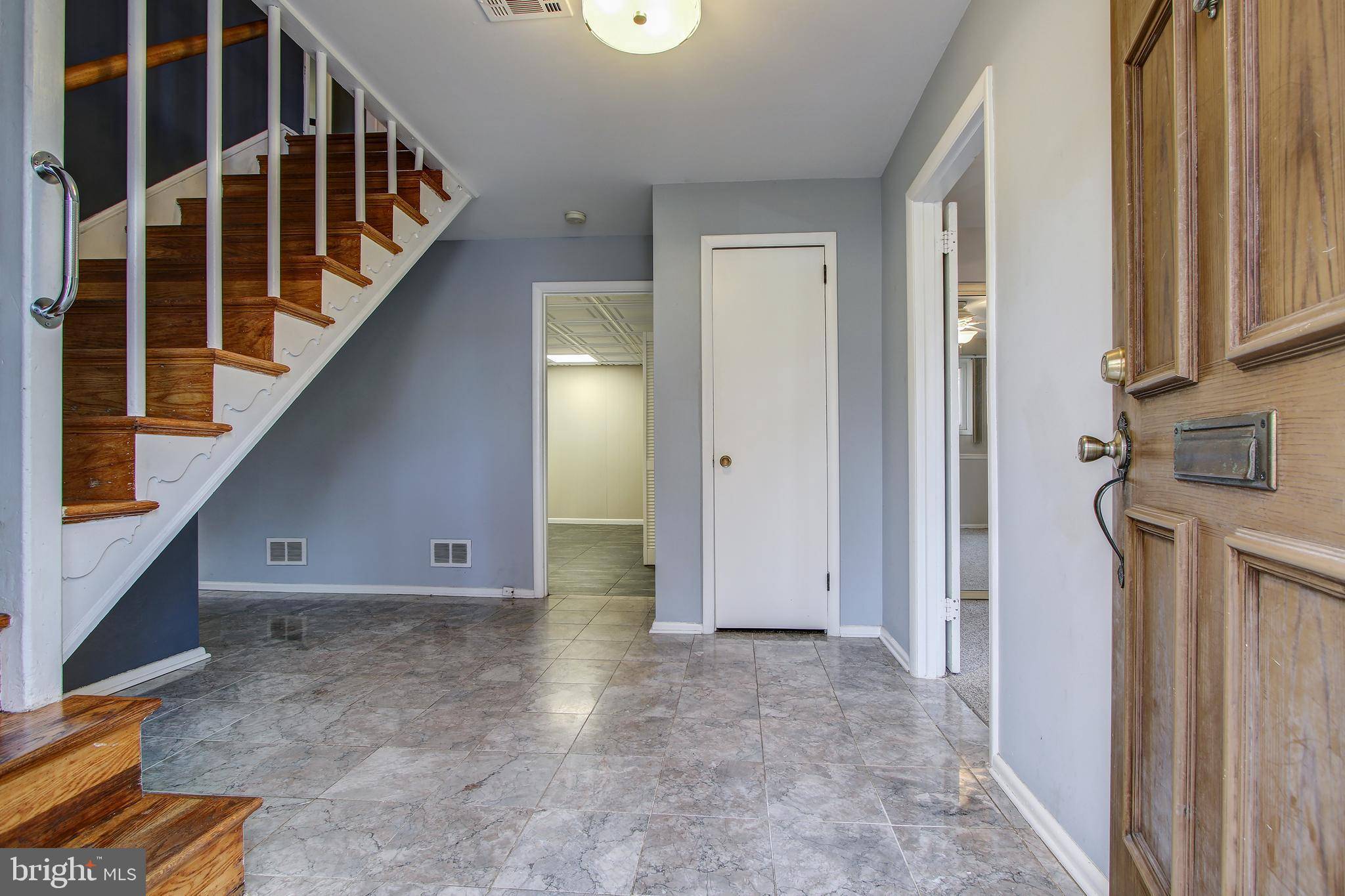 Suitland, MD 20746,6017 ELMENDORF DR