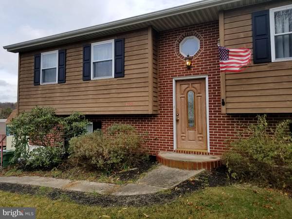 1598 LIGHTFOOT DR, Auburn, PA 17922