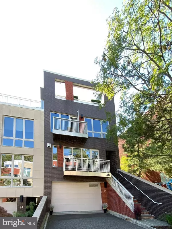 25 VELA WAY, Edgewater, NJ 07020