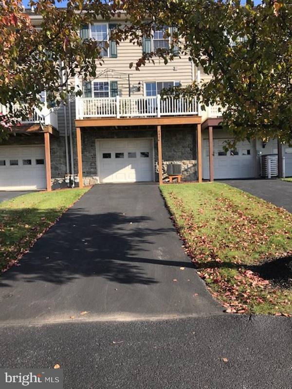 Lancaster, PA 17601,640 ROYAL VIEW DR