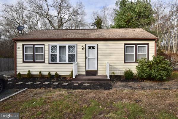 32 IVINS DR, New Egypt, NJ 08533