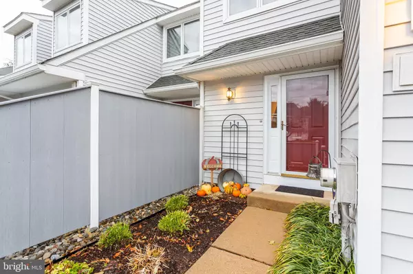 69 E JONATHAN CT, Kennett Square, PA 19348