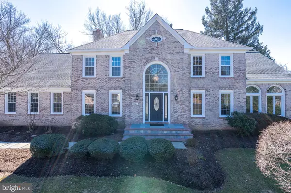 Vienna, VA 22182,9921 ROSEWOOD HILL CIR