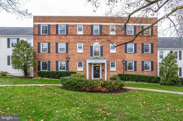 1303 S WALTER REED DR #3102, Arlington, VA 22204