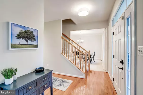 Chantilly, VA 20152,26215 LANDS END DR