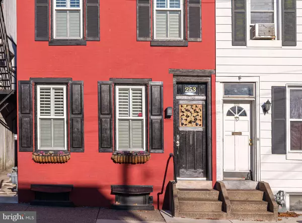 West Chester, PA 19380,253 E CHESTNUT ST