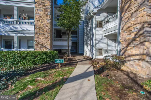 4443 FAIR STONE DR #205, Fairfax, VA 22033