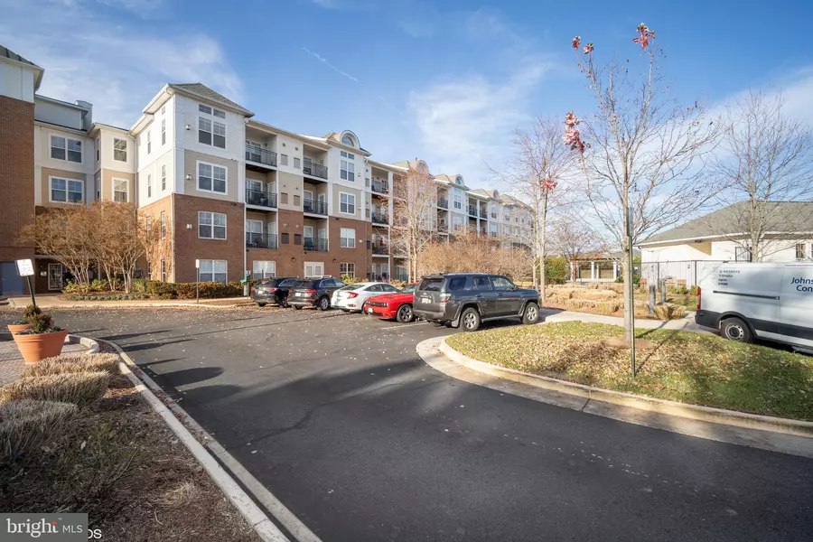 3810 LIGHTFOOT ST #107, Chantilly, VA 20151